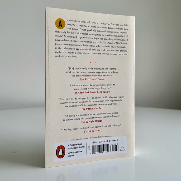 BOOK The Organized Mind by Daniel J. Levitin, softcover - Picture 2 of 2